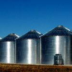 A Silobase executa todos os tipos de bases para silos, fundo plano, elevados, totalmente perfurados, fundo cônico, Fundo ""Melitta"" e outros. Nossa equipe possue em seu curriculum mais de 200 bases em todo o território nacional.